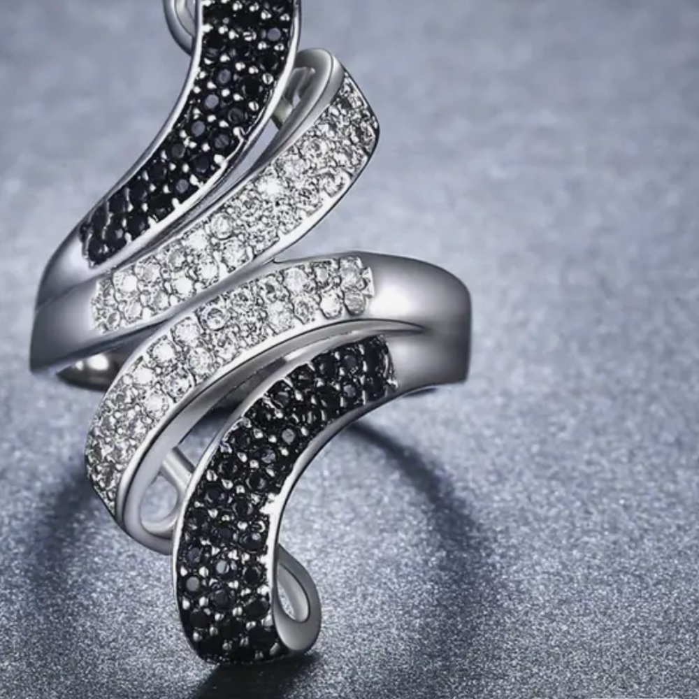 Sterling Silver 925 Ring.beautiful AAA Zircon ring